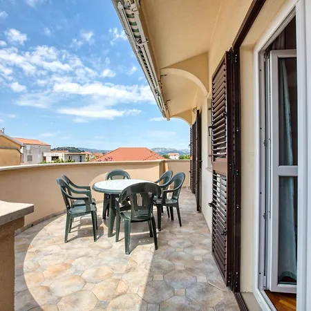 Apartment With A Parking Space - 5088 Murter