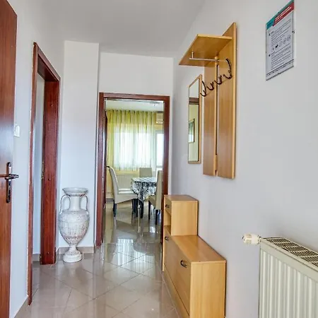With Parking Space - 5088 Appartement Murter