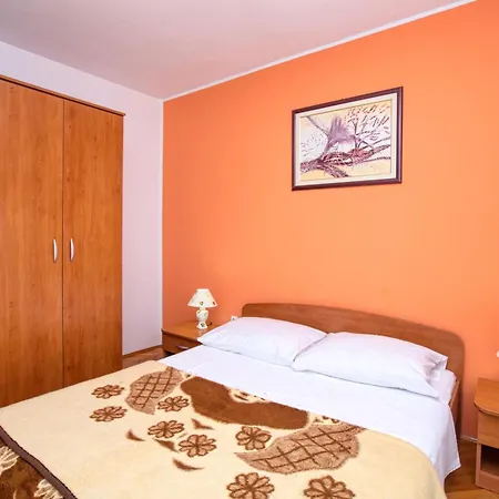 With Parking Space - 5088 Appartement Murter