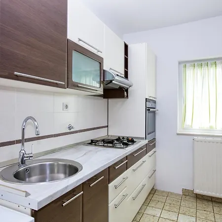 Appartement With Parking Space - 5088 Murter