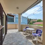 With Parking Space - 5088 Apartamento Murter