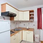 With Parking Space - 5088 Apartamento Murter