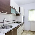 Apartamento With Parking Space - 5088 Murter
