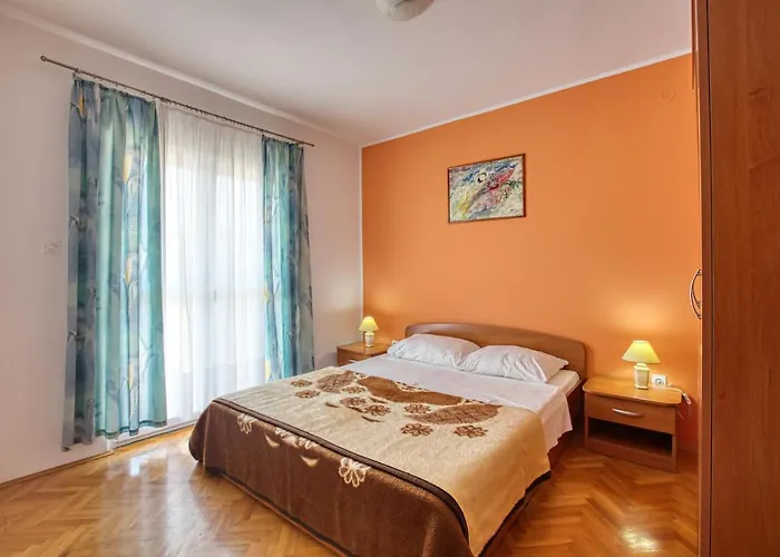 Apartman With Parking Space - 5088 *