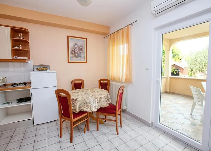 Apartman With Parking Space - 5088 *