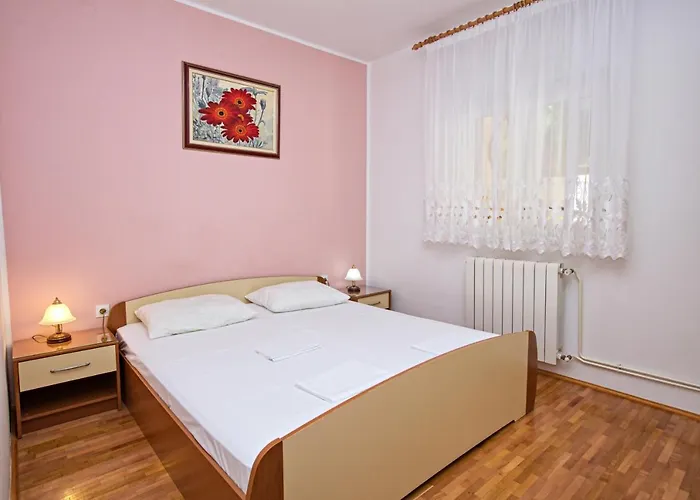 Apartman With Parking Space - 5088 *