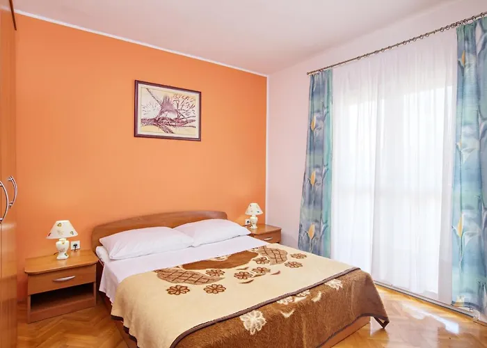 Apartman With Parking Space - 5088 *