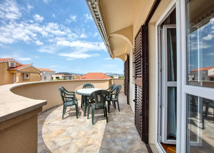 Apartman With Parking Space - 5088 Murter