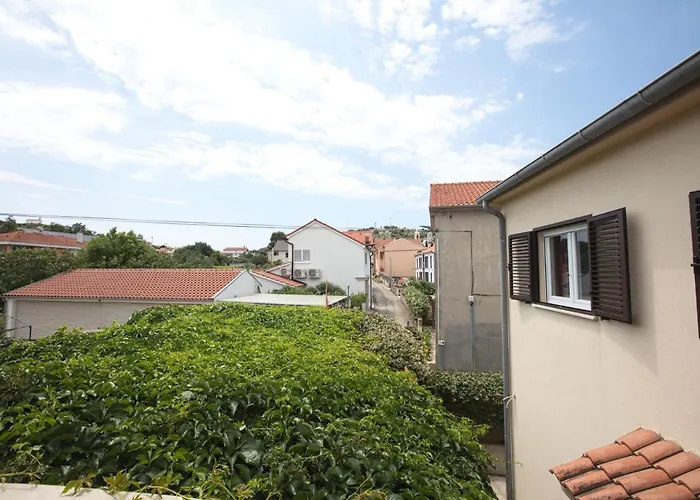 Apartman With Parking Space - 5088 *